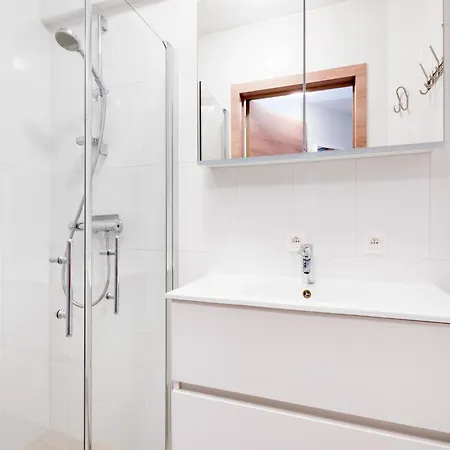 In With Sea View, Cleaning Included *