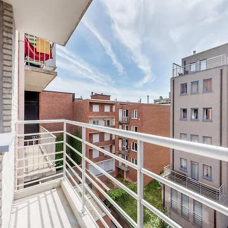 In With Sea View, Cleaning Included Διαμέρισμα